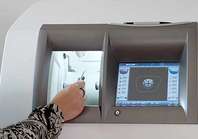 Passgenauer Brillenschliff im Mr. Orange